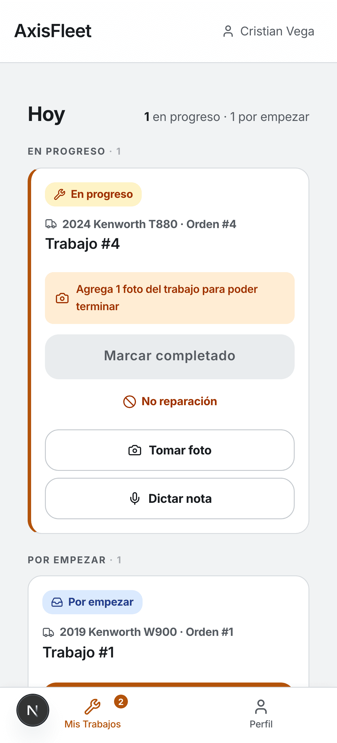 Vista del técnico con botones grandes: Marcar completado, Tomar foto, Dictar nota
